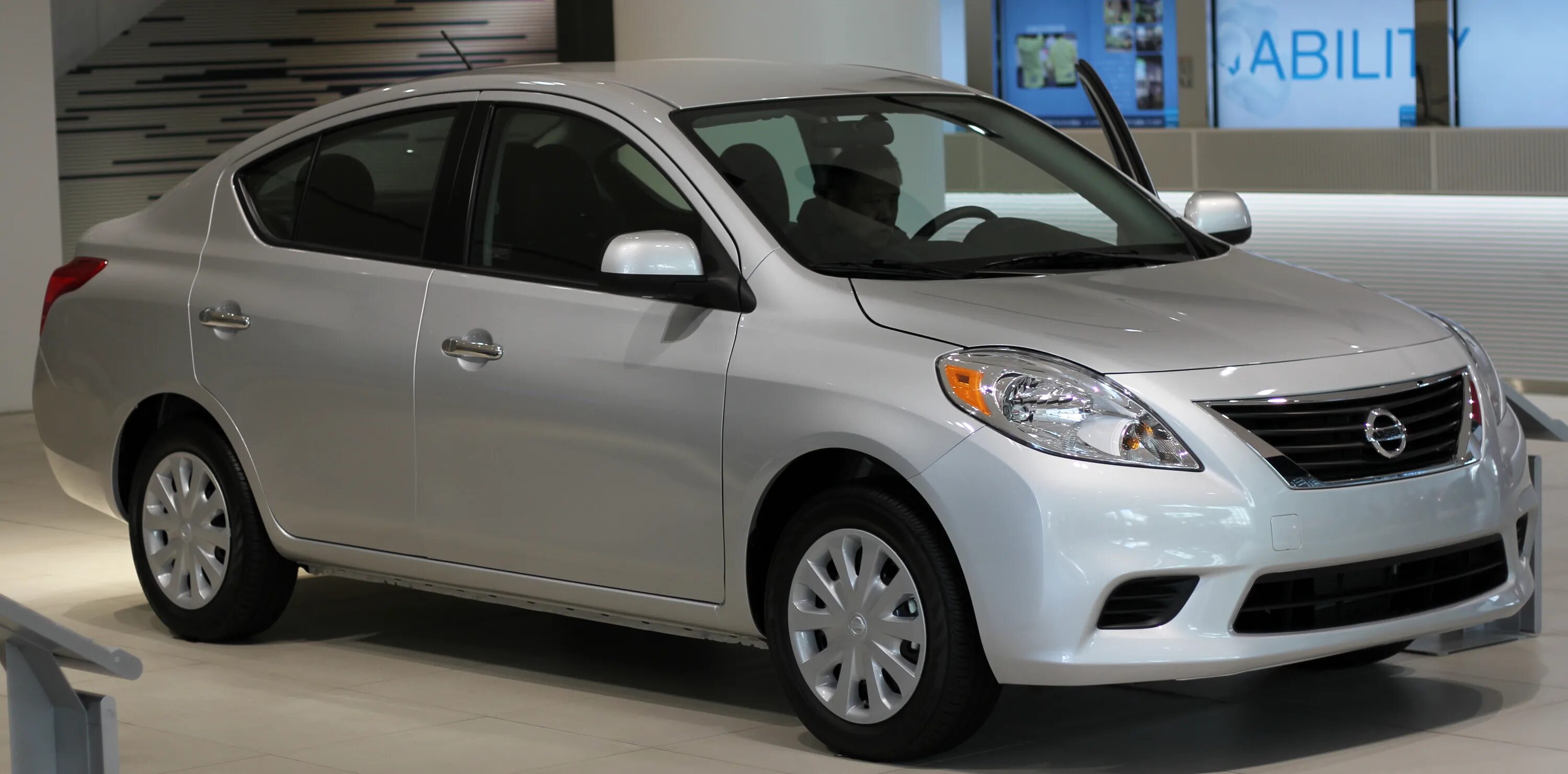 Ниссан верса фото File:Nissan Versa Sedan N17 1.6SV.jpg - Wikipedia