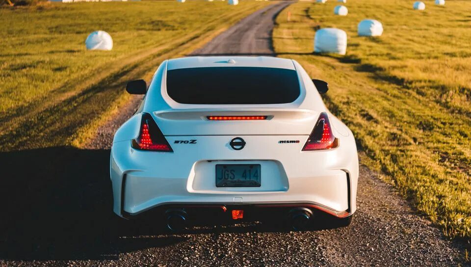 Ниссан вид сзади фото Скачать 960x544 nissan 370z, nissan, автомобиль, спорткар, вид сзади, дорога обо