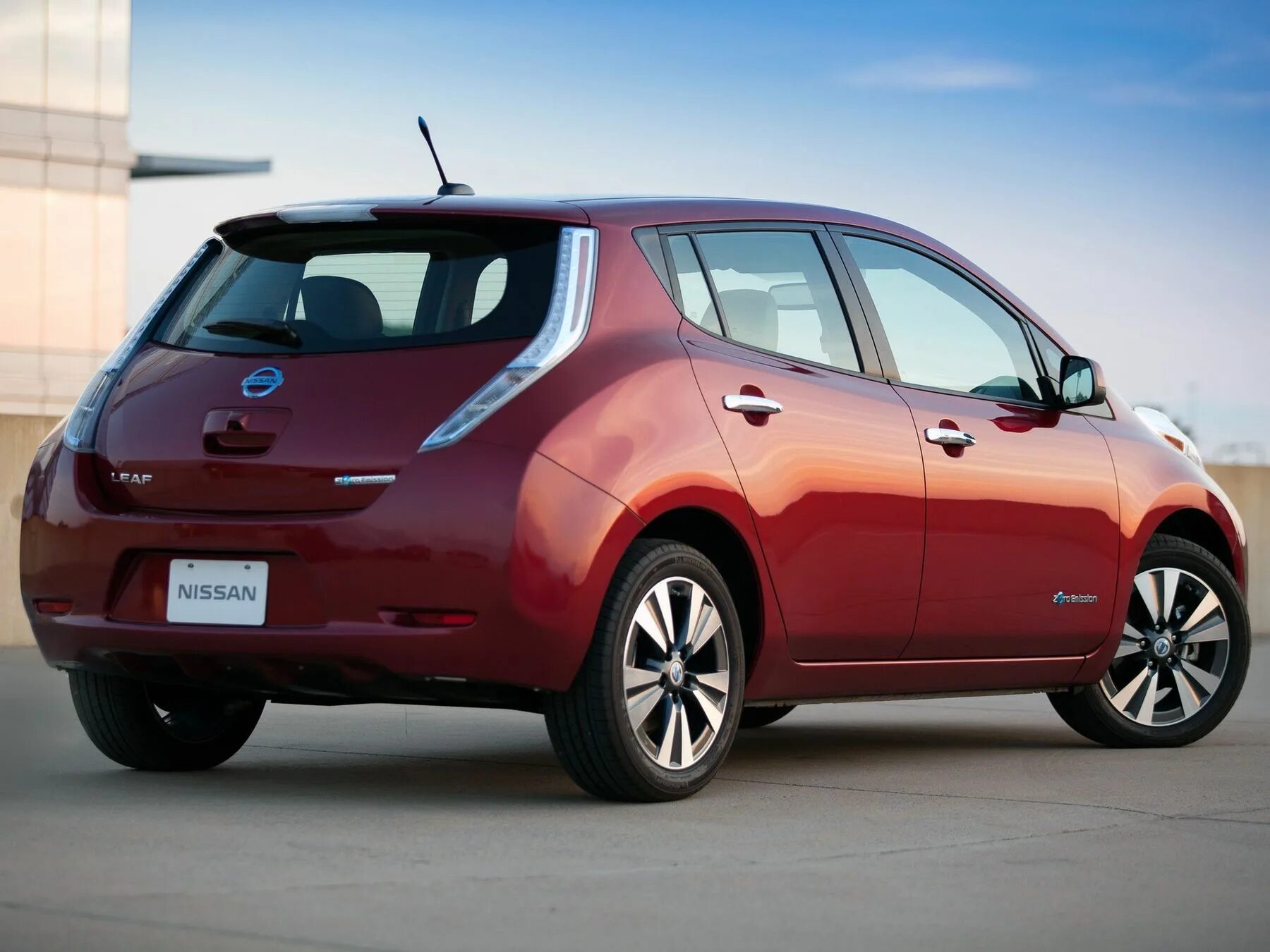 Ниссан виды моделей фото и цены Nissan Leaf Acenta 2009 года выпуска - полная комплектация, стоимость и техничес