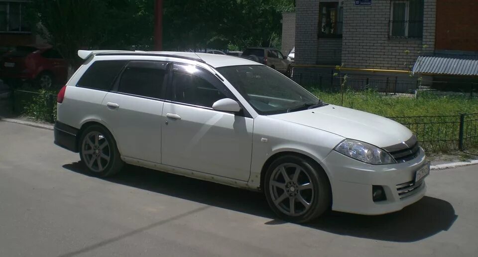 Ниссан вингроад y11 фото Отличные колеса Work Emotion XT7 17*7+32 PCD4*114.3 Резина Toyo DRB 215/45R17 - 