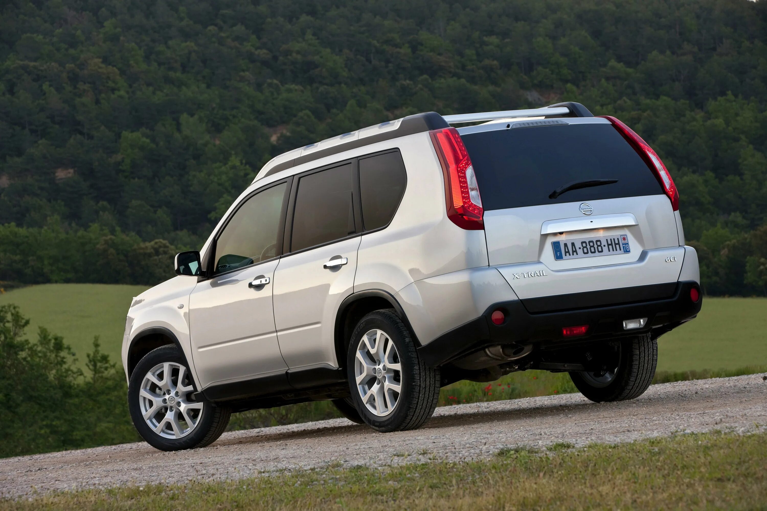 Ниссан x trail фото Nissan X-Trail T31 рестайлинг (2010 - 2014) Кроссовер 5 дв - технические характе