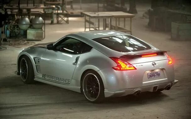Ниссан z370 фото Nissan branded rear deck spoiler for the 2010 Nissan 370z - Branded Car Parts - 