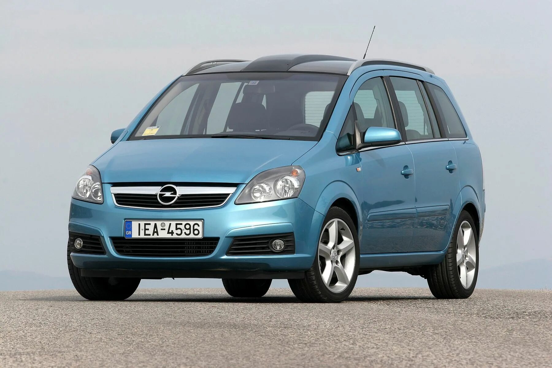 Ниссан зафира фото Opel Zafira 2005 year of release, 2 generation, compact van - Trim versions and 