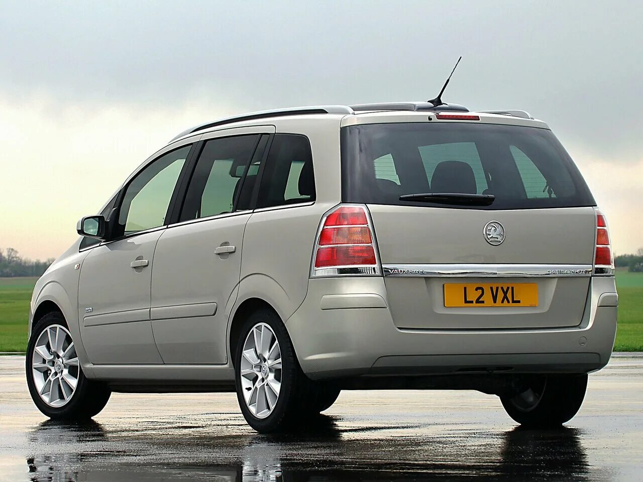 Ниссан зафира фото Zafira B 2005 - 2008 Компактвэн: кузов, класс, тип и объём двигателя, коробка пе