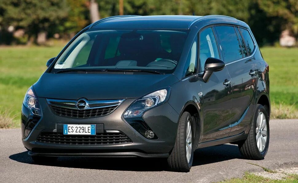 Ниссан зафира фото Opel Zafira Tourer: Corre senza sprecare