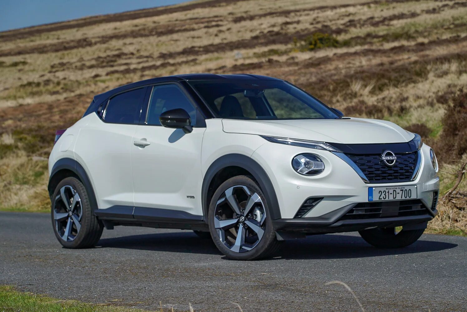 Ниссан жук 2024 цена фото Nissan Juke Hybrid (2023) Reviews Complete Car