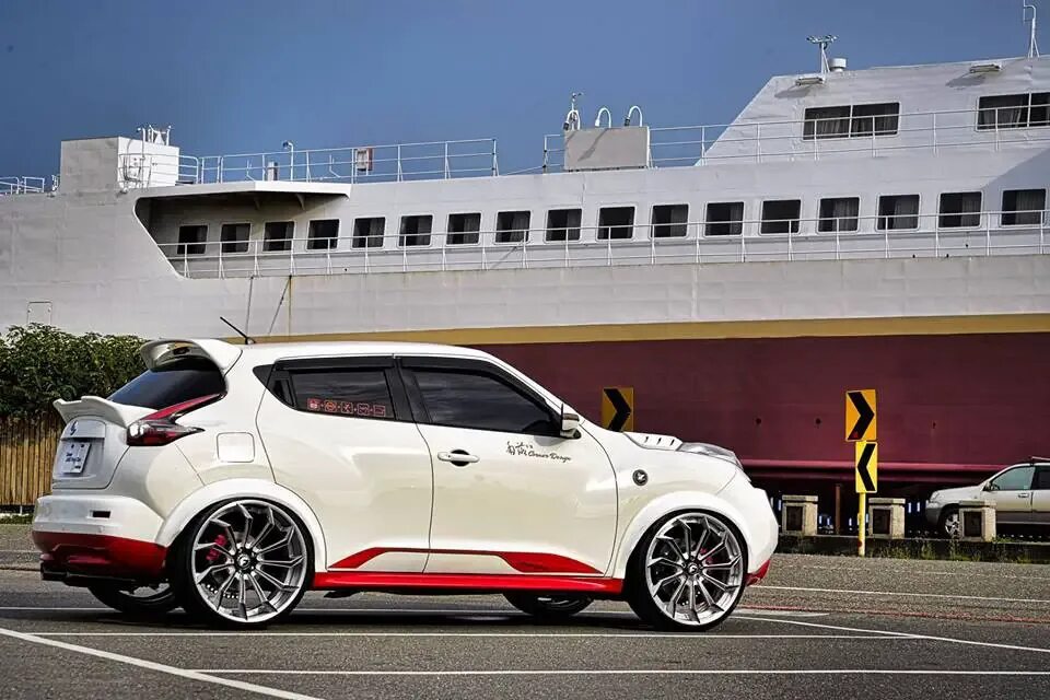 Ниссан жук белая тюнинг Godet fou - Nissan Juke Widebody sur les roues Forgiato