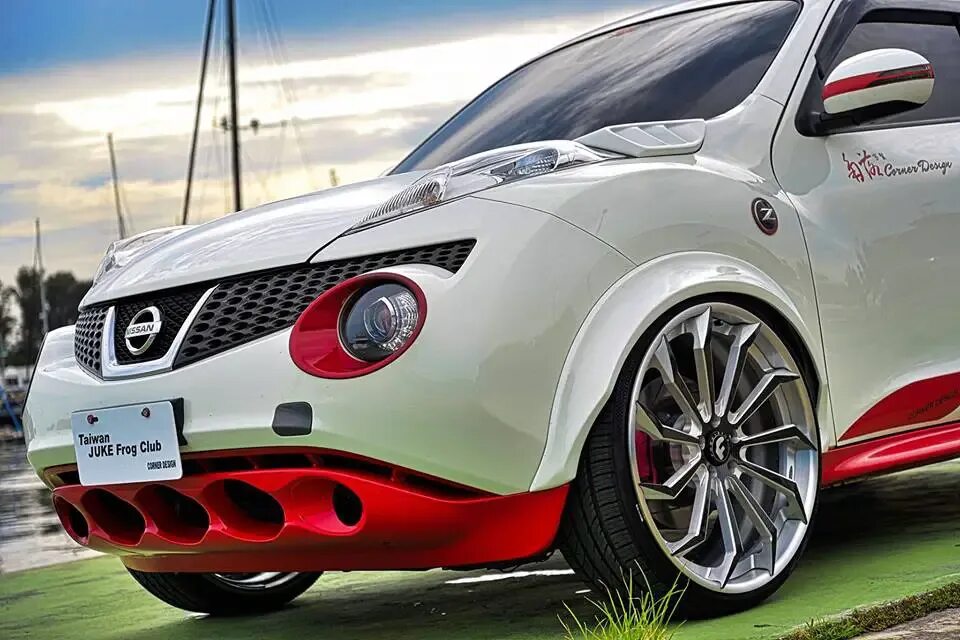 Ниссан жук белая тюнинг Crazy ämpäri - Nissan Juke Widebody on Forgiaton pyörät - tuningblog.eu - Magazi