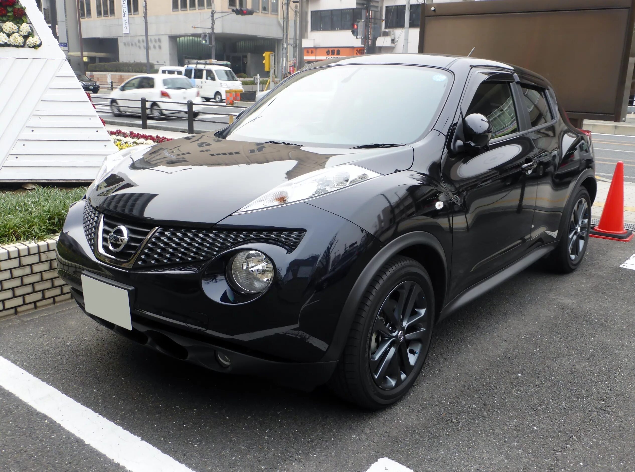 Ниссан жук черный фото File:Nissan JUKE 15RX Urban Selection (F15) front.JPG - Wikimedia Commons