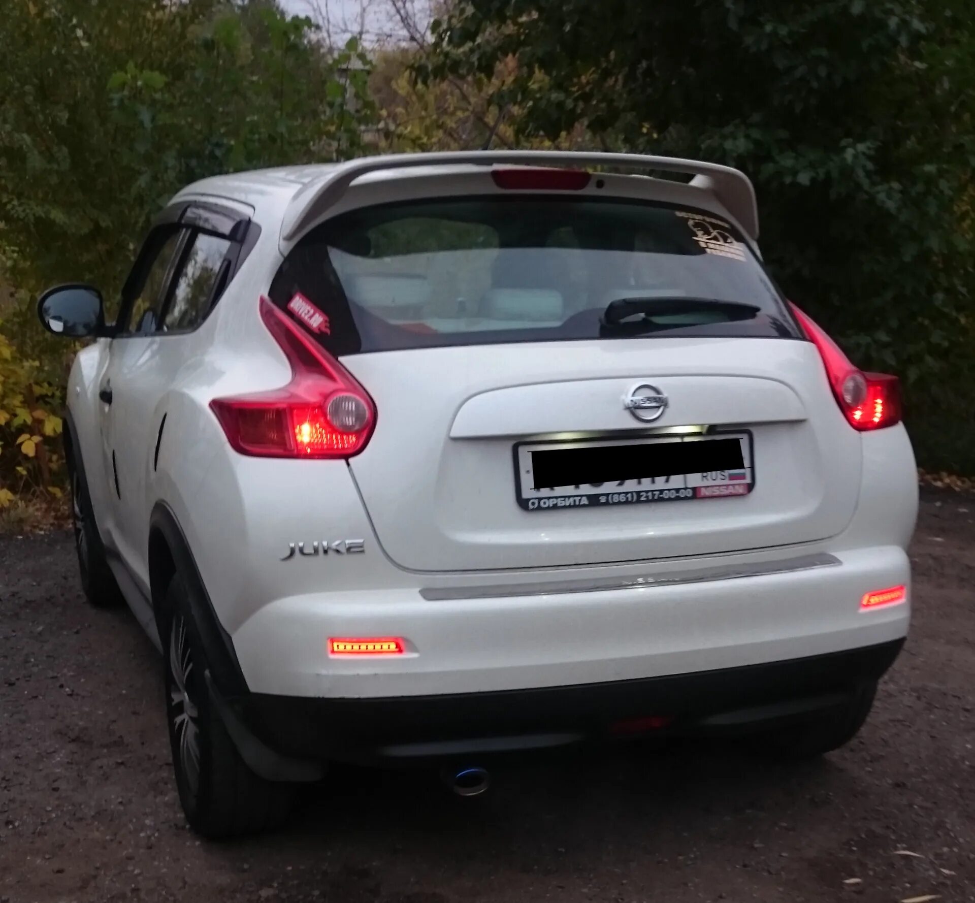 Ниссан жук фото сзади А сейчас вот так светится "попка"))) - Nissan Juke (1G), 1,6 л, 2013 года тюнинг