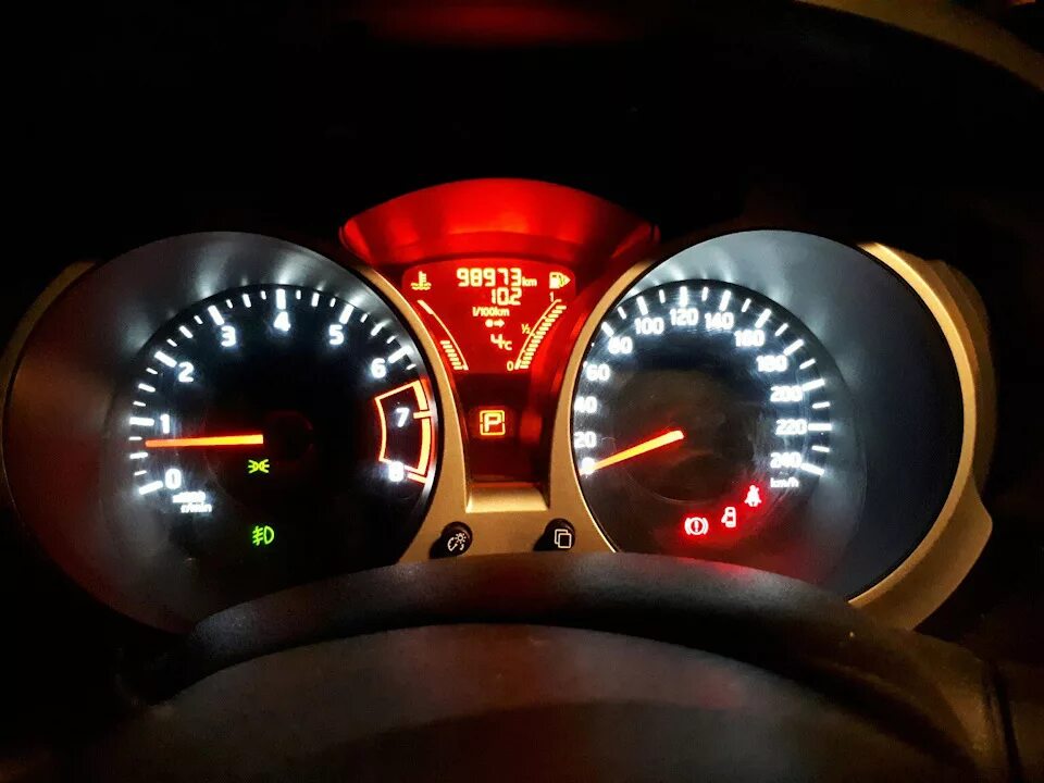 Ниссан жук панель приборов фото Замена масла в двигателе - Nissan Juke (1G), 1,6 л, 2013 года другое DRIVE2