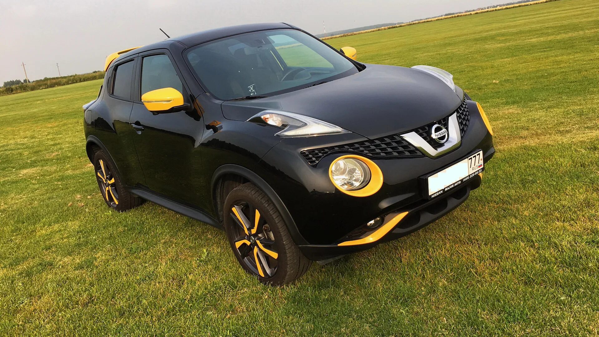 Ниссан жук прокаченный фото Nissan Juke (1G) 1.6 бензиновый 2014 Black&Yellow на DRIVE2