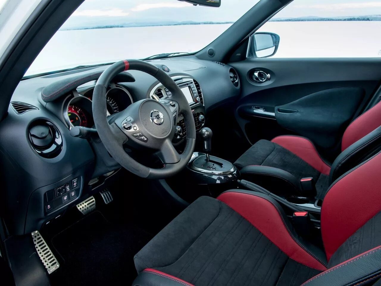 Ниссан жук салон внутри фото Nissan Juke Nismo 1 поколение рестайлинг, внедорожник 5-дверный - технические ха