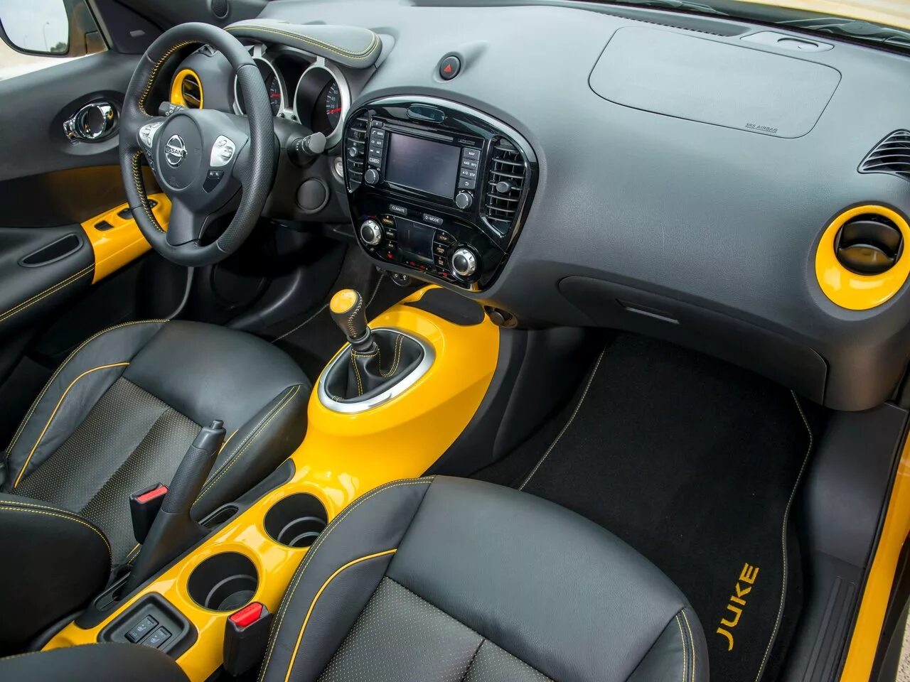 Ниссан жук салон внутри фото Nissan Juke 1 поколение рестайлинг, внедорожник 5-дверный - технические характер