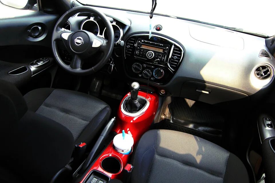 Ниссан жук салон внутри фото Фото Juke для статьи на AV.BY - Nissan Juke (1G), 1,6 л, 2014 года фотография DR