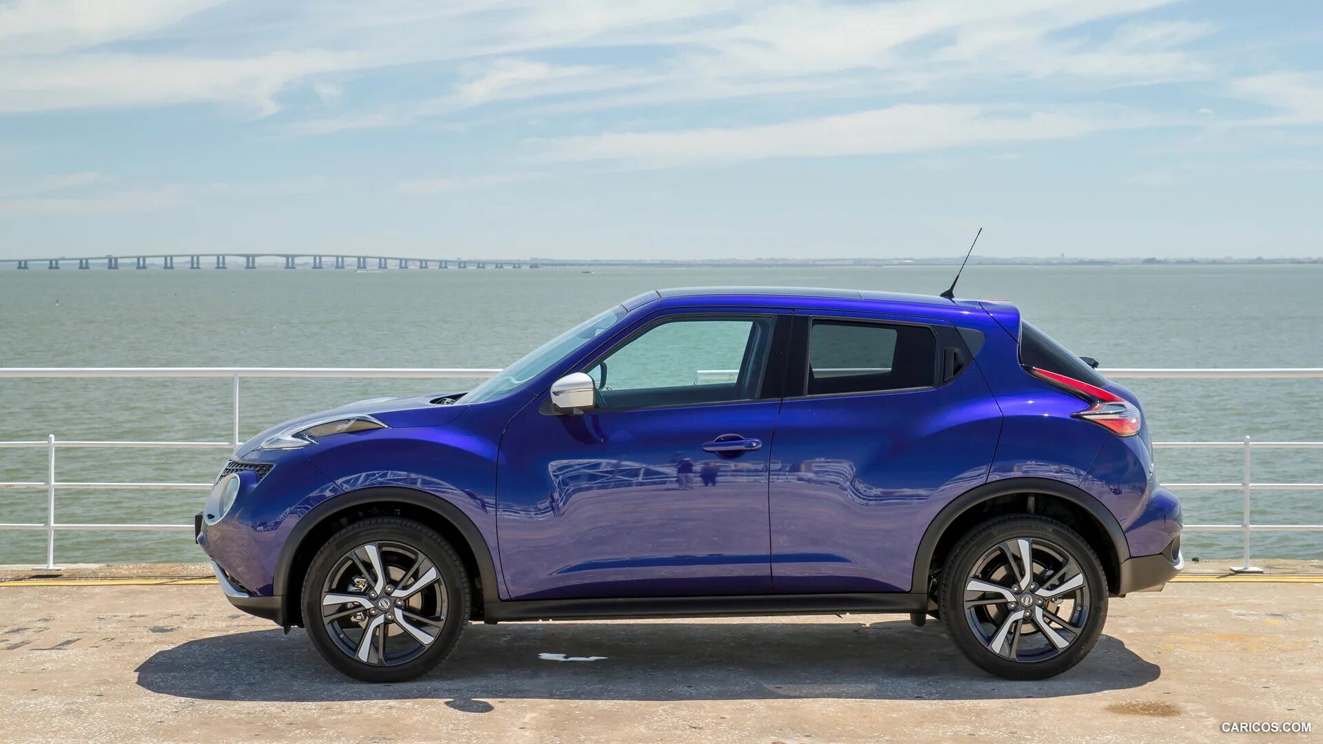 Ниссан жук синий фото Nissan Juke 2015MY Side