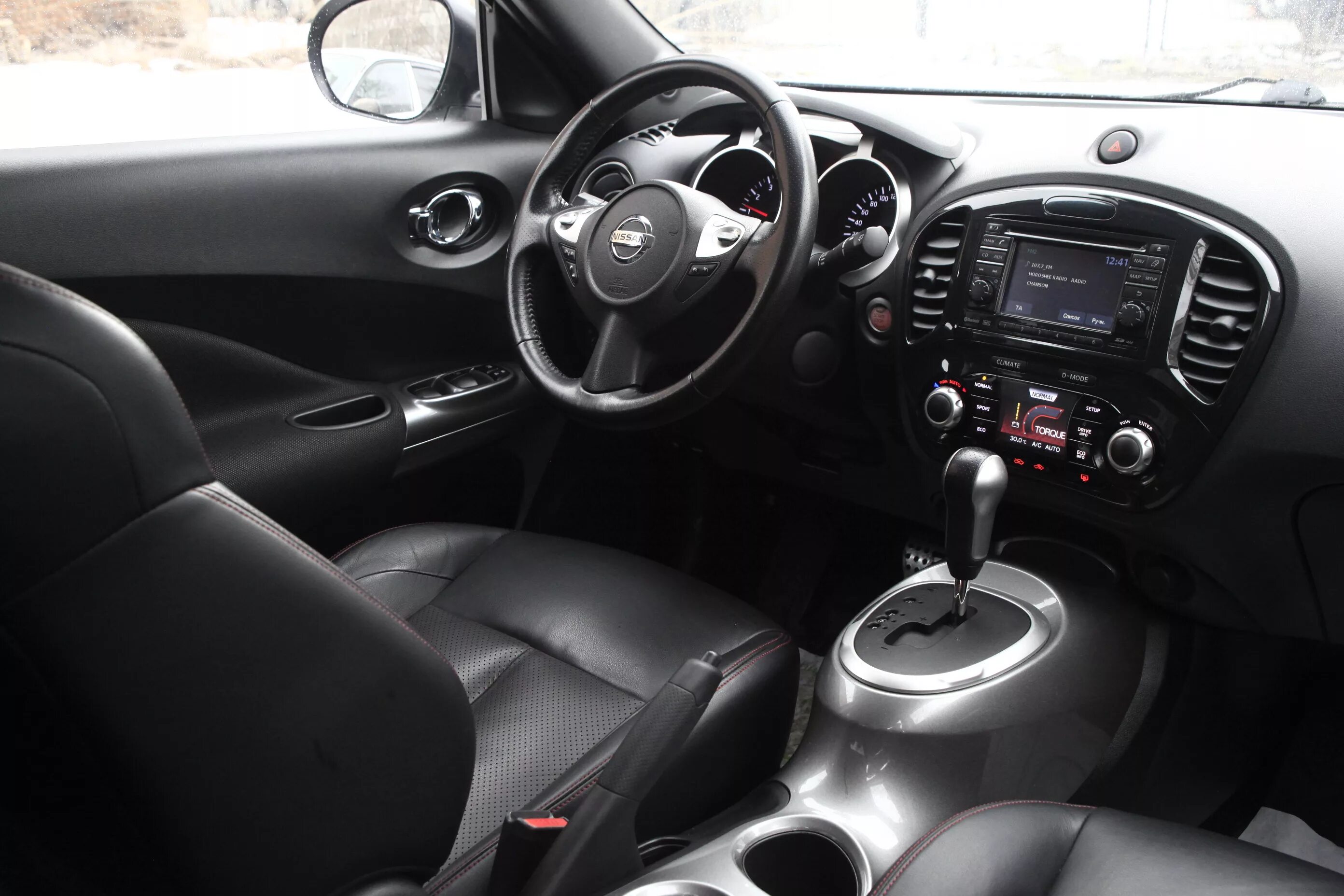 Ниссан жук внутри фото Серый Nissan Juke 2011 года с пробегом по цене 700 000 руб. в Новосибирске
