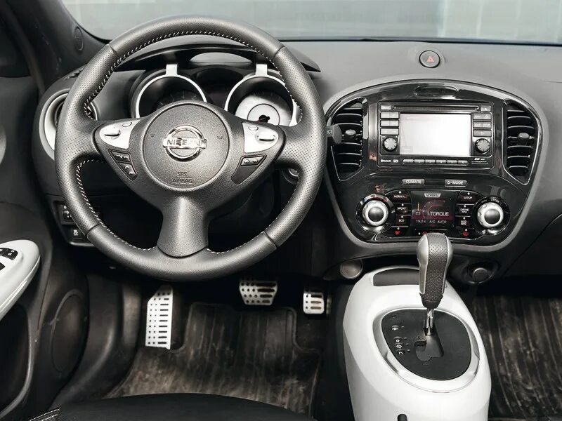 Ниссан жук внутри фото Фото Nissan Juke (2011 - 2014) поколение I - Потайные ручки задних дверей придаю