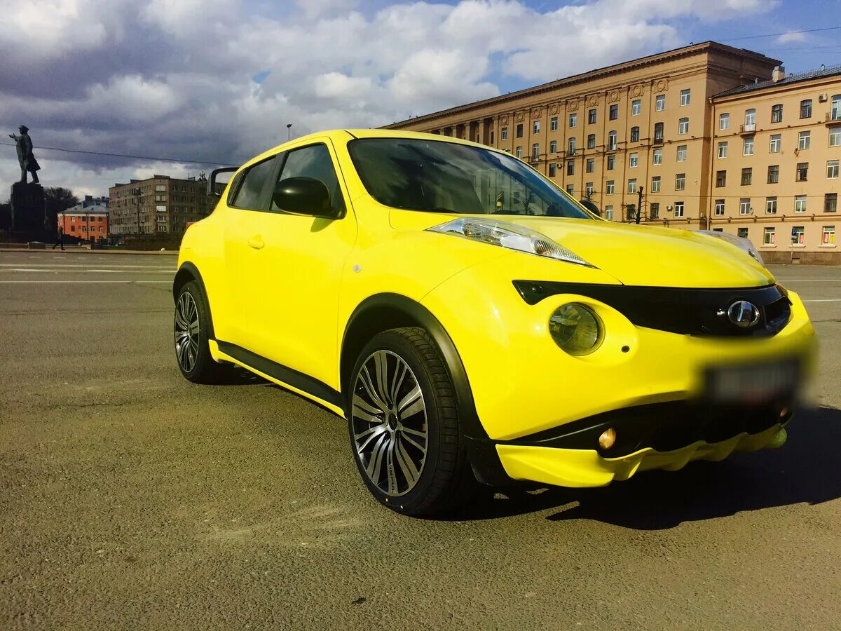 Ниссан жук желтый фото Купить б/у Nissan Juke I 1.6 CVT (190 л.с.) 4WD бензин вариатор в Санкт-Петербур