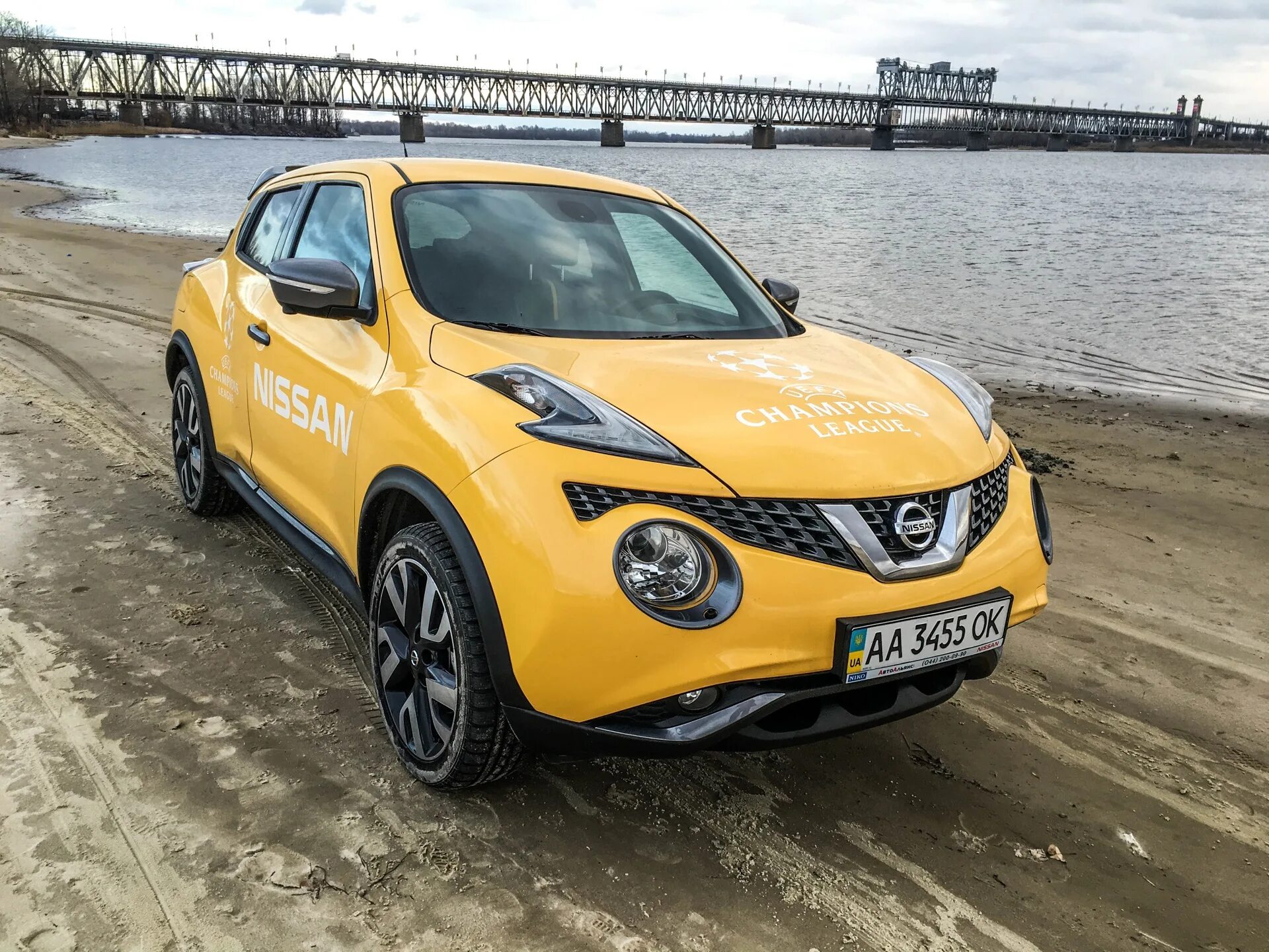 Ниссан жук желтый фото Тест-драйв Nissan Juke: дитя Солнца - "Тест-драйвы" на DRIVE2