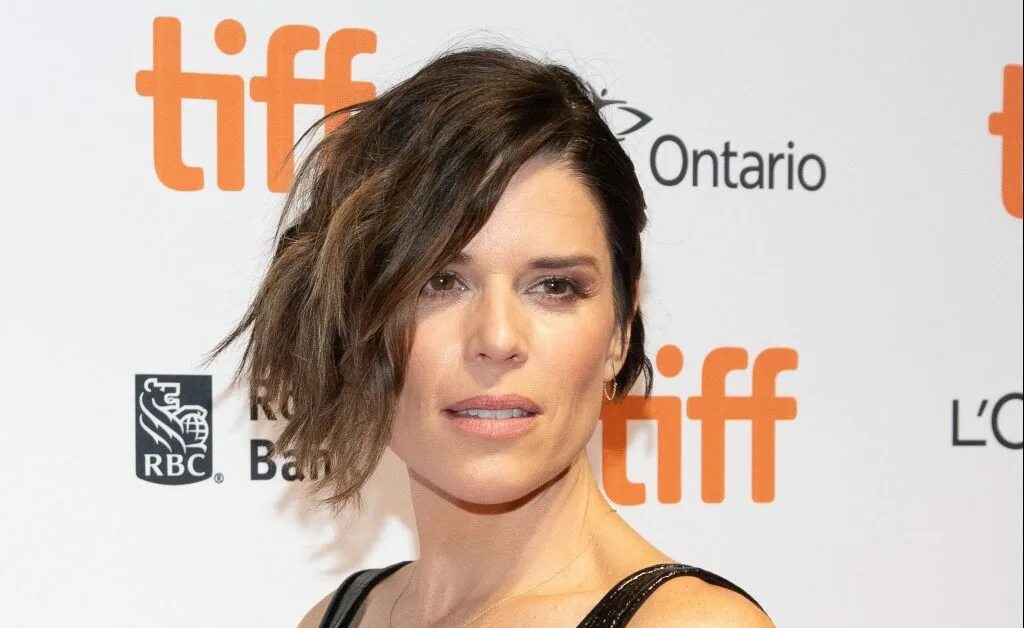Нив кэмпбелл 2024 фото Neve Campbell To Play 'Fly A Little Higher' Author Laura Sobiech In 'Clouds'