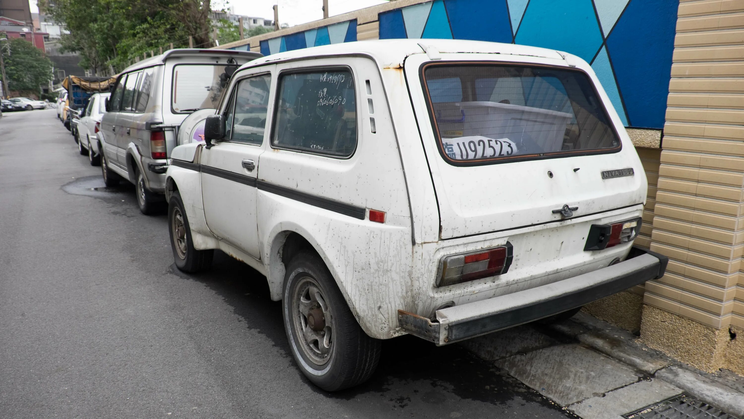 Нива 1600 фото File:Lada Niva 1600 Parked at Nangang District, Taipei 20141210.jpg - Wikimedia 