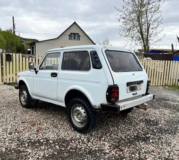 Нива 1997 года фото Niva 1997 1.7l Not rotten, on a great move, the engine does not smoke oil does n