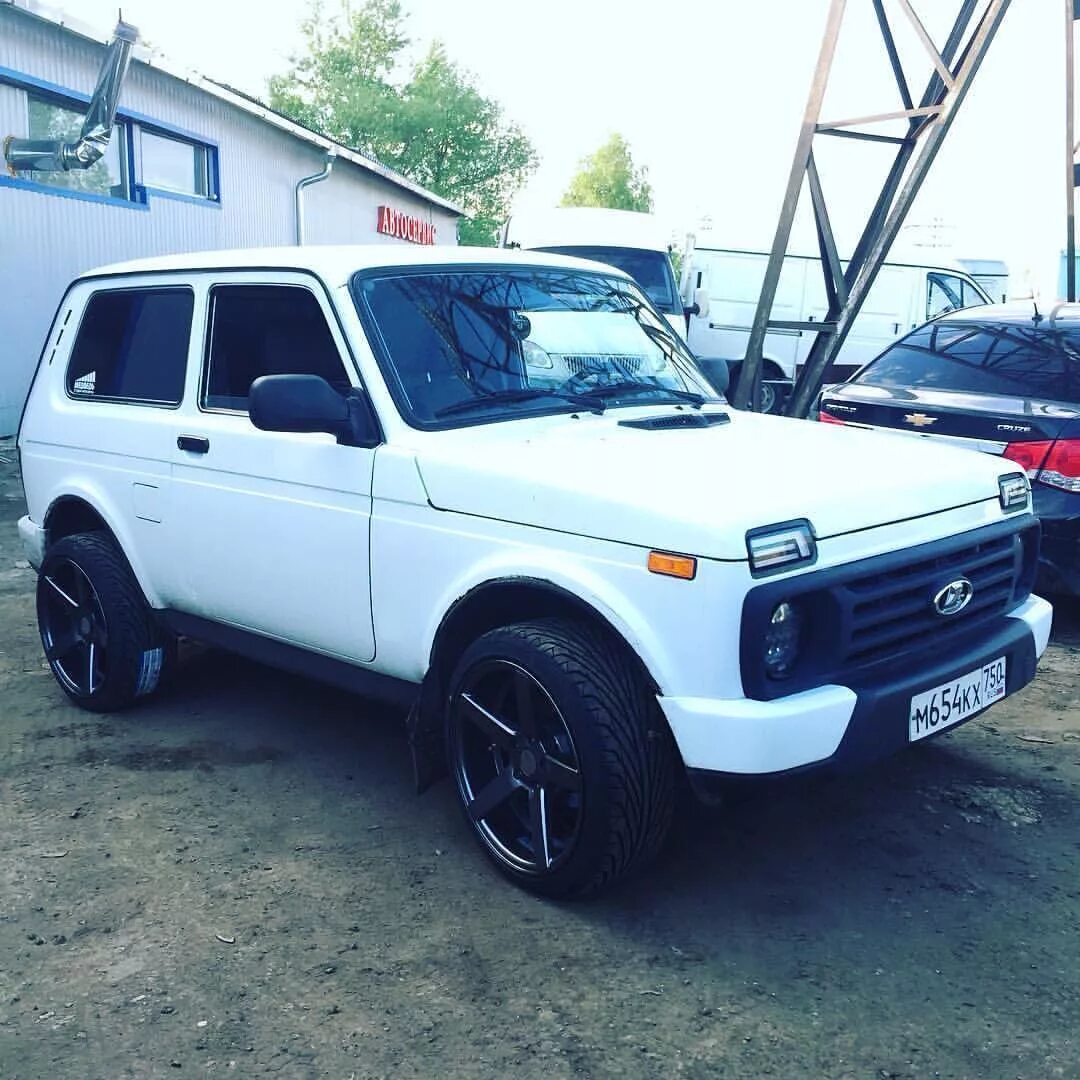 Нива 20 20 фото 18-ые тапочки на нивасик или Китайские Vossen'ы на ниву)) - Lada 4x4 3D, 1,7 л, 