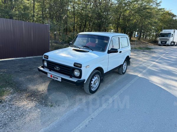 Нива 2006 года фото Лада 4x4 2121 Нива 2006 года в Симферополе, Авто в хорошем состоянии, комплектац