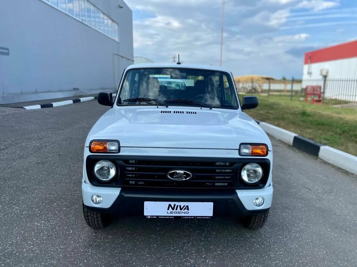 Нива 2023 цена и комплектация фото Купить новый Lada (ВАЗ) Niva Legend 2021-2024 1.7 MT (83 л.с.) 4WD бензин механи