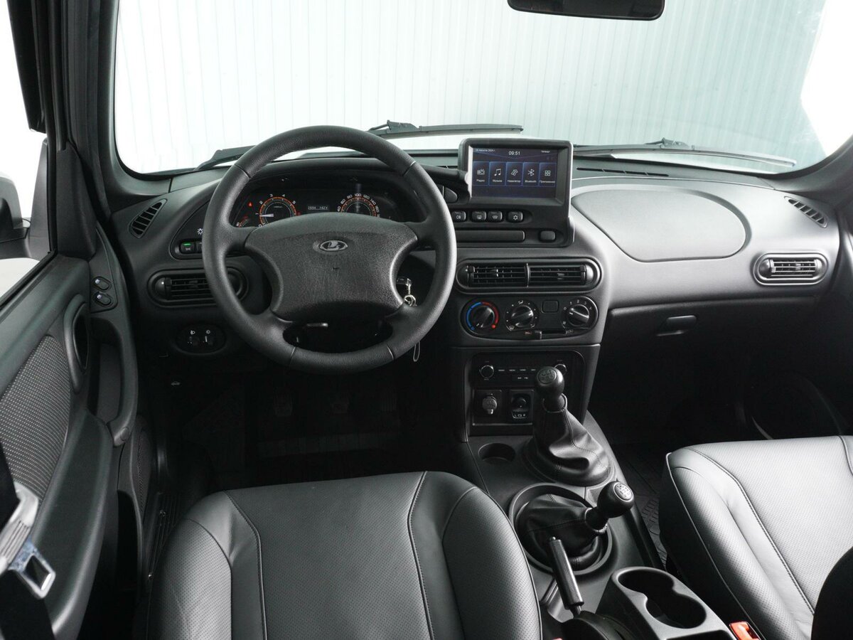Нива 2024 интерьер Купить б/у Lada (ВАЗ) Niva I Рестайлинг (Travel) 1.7 MT (80 л.с.) 4WD бензин мех