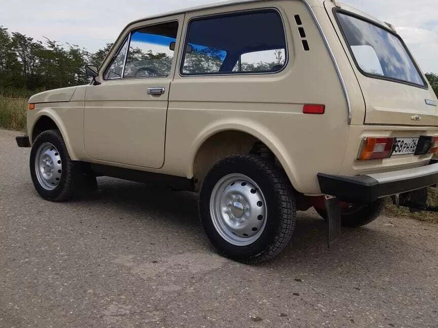 Нива 2121 цвета фото Купить б/у Lada (ВАЗ) 2121 (4x4) I 1.6 MT (75 л.с.) 4WD бензин механика в Минера