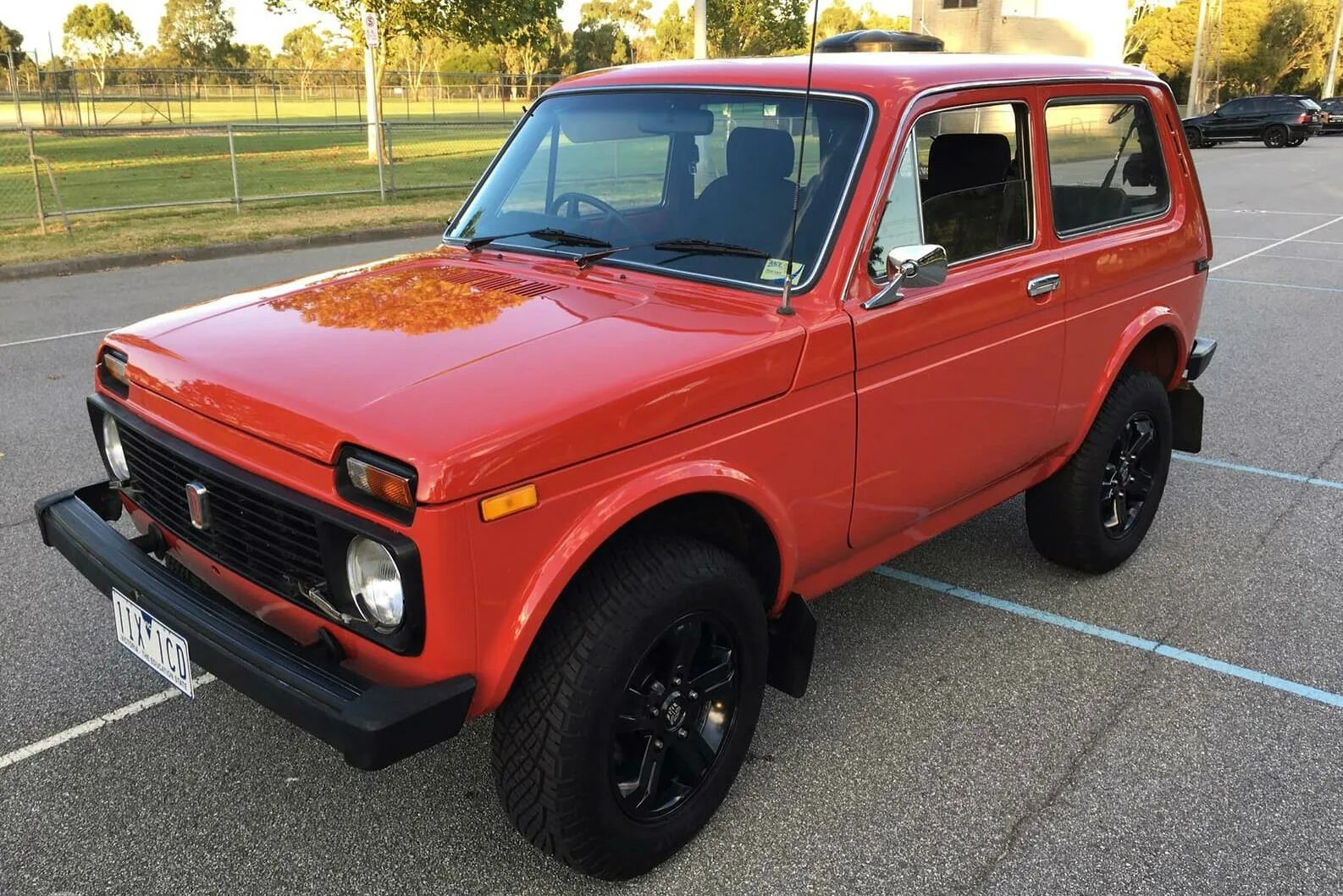 Нива 2121 цвета фото В Австралии Lada 4x4 Niva назвали альтернативой Lamborghini - Российская газета