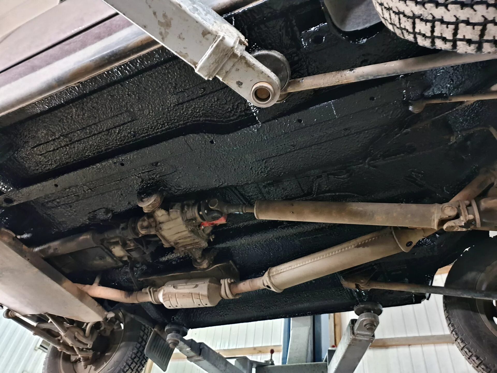 Нива 21214 фото днища Нива 3Д - обработка днища и колесных арок Аэролюксом - ТитанPRO Auto на DRIVE2
