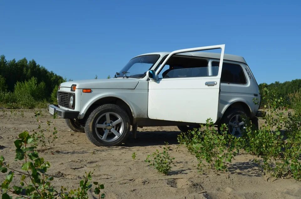 Нива 21218 фото Жаль приходиться продовать. - Lada 21218 Фора, 1,7 л, 2001 года просто так DRIVE