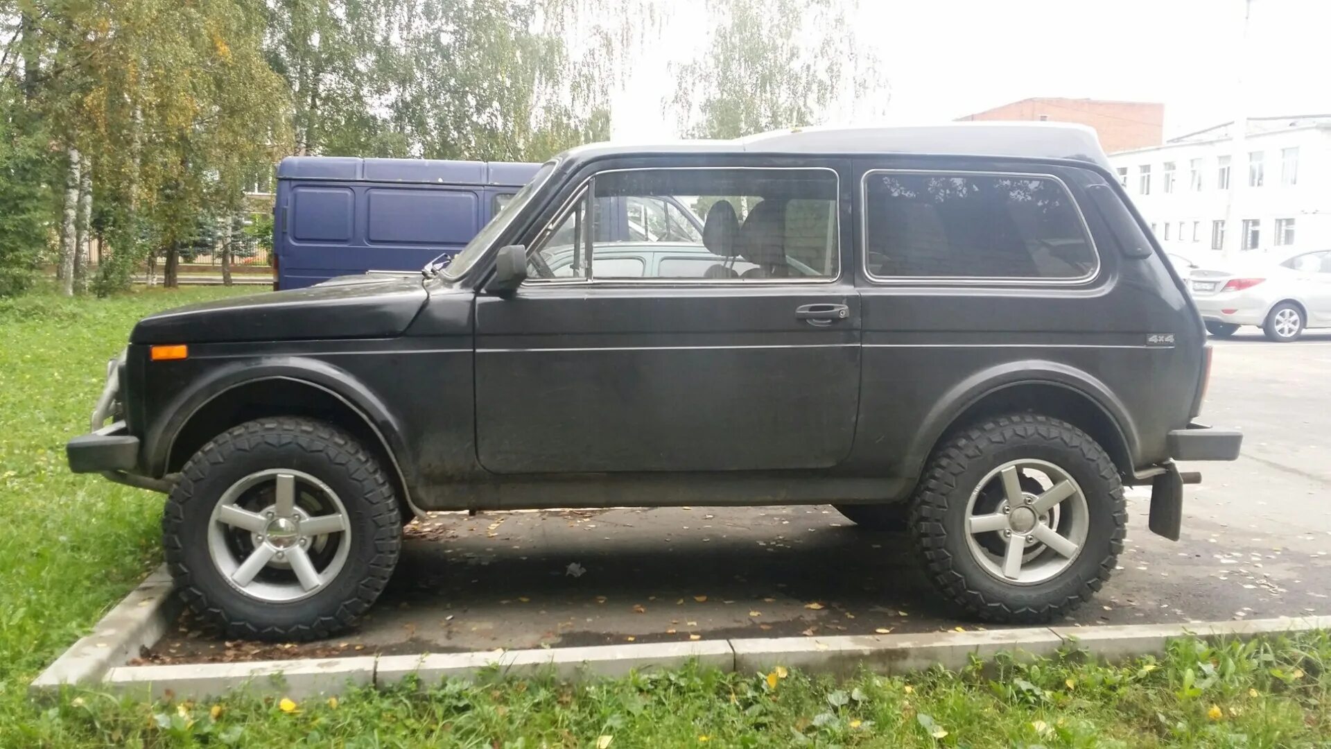 Нива 21218 фото Lada 4x4 3D 1.7 бензиновый 1998 21218 черная каракатица на DRIVE2