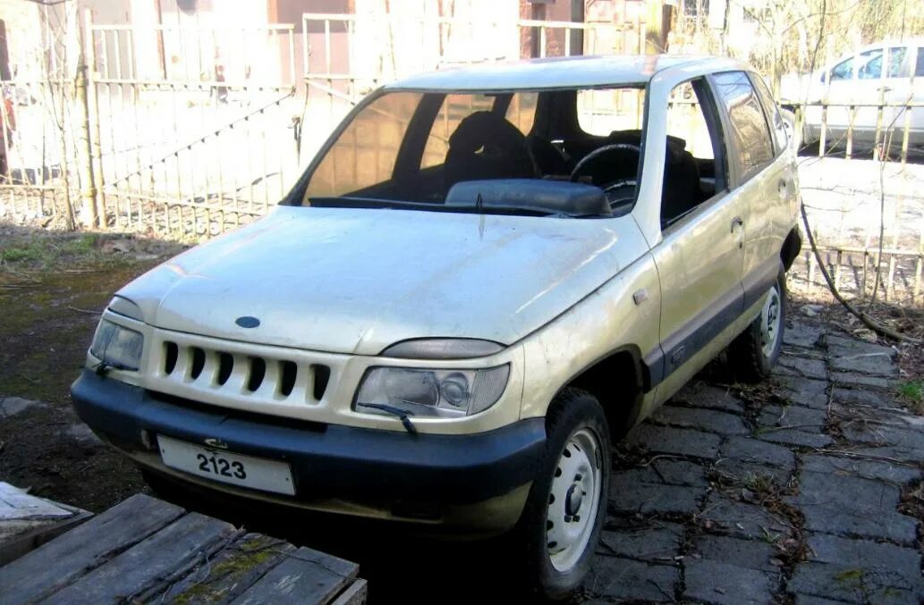Нива 2123 фото Предшественник Chevrolet Niva: один из первых прототипов ВАЗ-2123 - Российская г