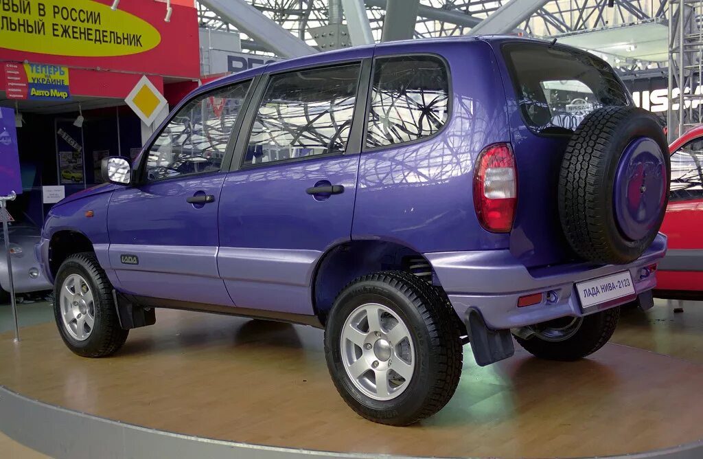 Нива 2123 фото Новые ВАЗовские полноприводники на Московском автосалоне 2001 года. - DRIVE2
