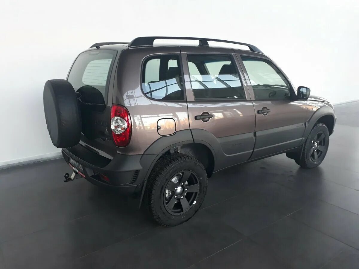 Нива 212300 фото Купить новый Chevrolet Niva I Рестайлинг 1.7 MT (80 л.с.) 4WD бензин механика в 