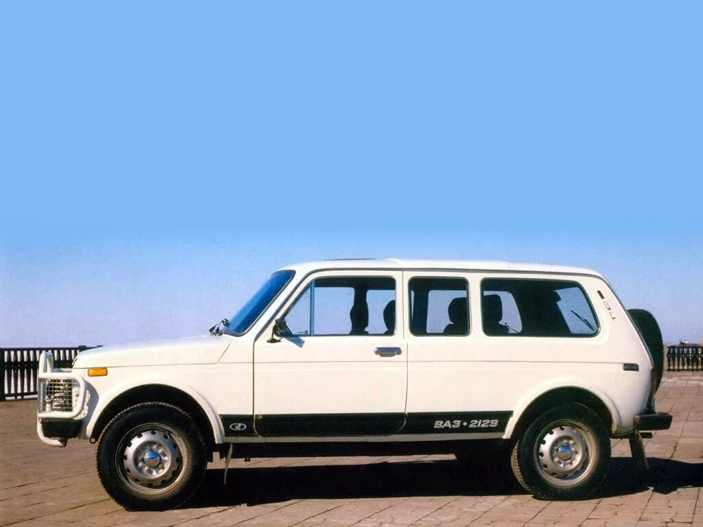 Нива 2129 фото Объём багажника Лада 2129. Размеры багажника Lada (ВАЗ) 2129 - Авто.ру