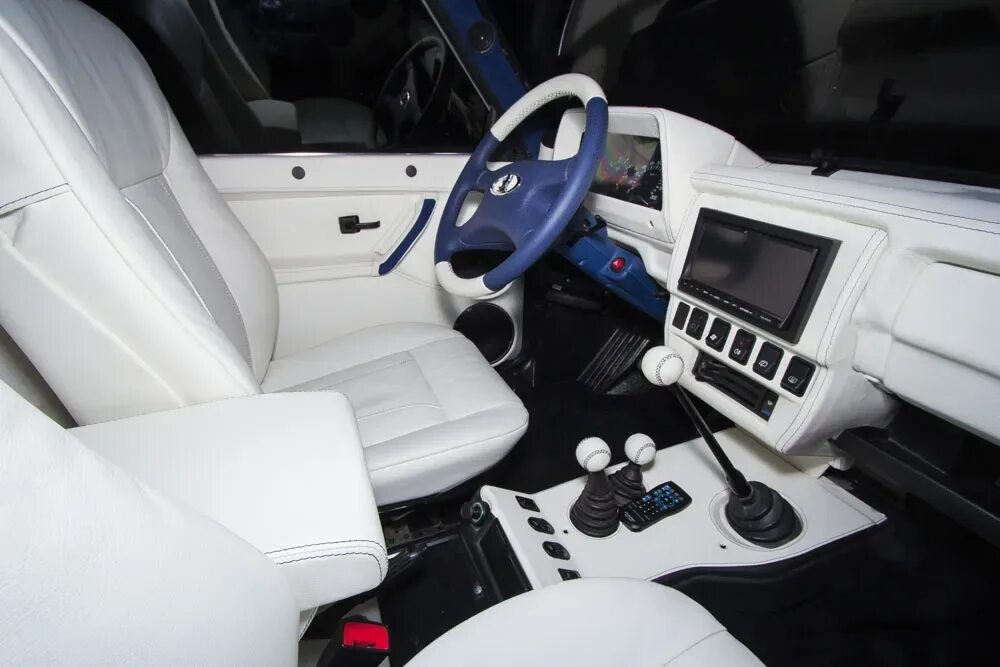 Нива 2131 тюнинг салона Перетяжка салона автомобиля своими руками Перетяжка сидений кожей