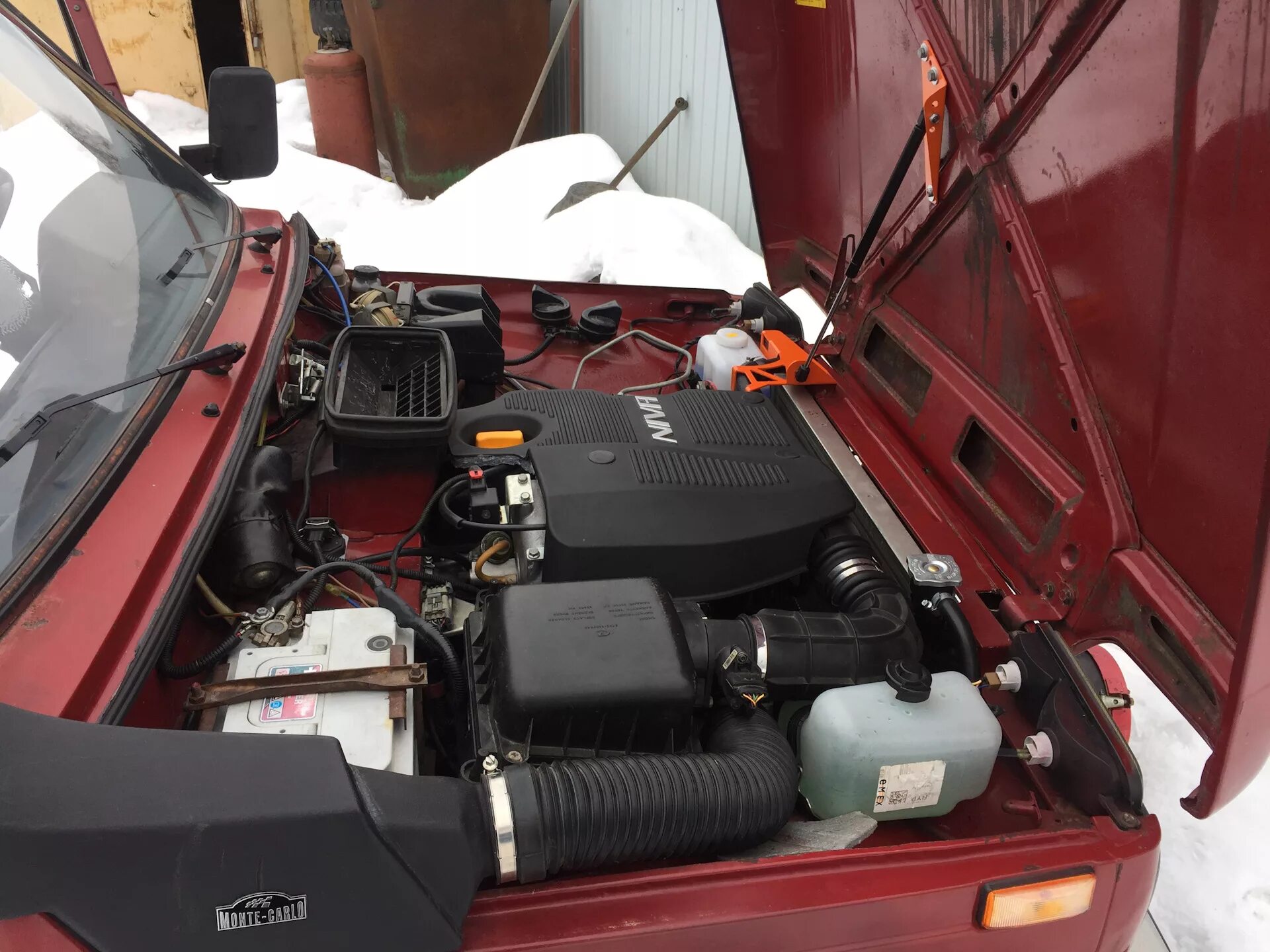 Нива 4х4 фото под капотом Упор капота ULTRA-1.3 Лада Нива 4Х4 - Lada 4x4 3D, 1,7 л, 1996 года аксессуары D