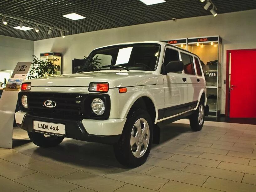 Нива 4х4 новая 3х дверная фото Купить новый Lada (ВАЗ) 2131 (4x4) I Urban 1.7 MT (83 л.с.) 4WD бензин механика 