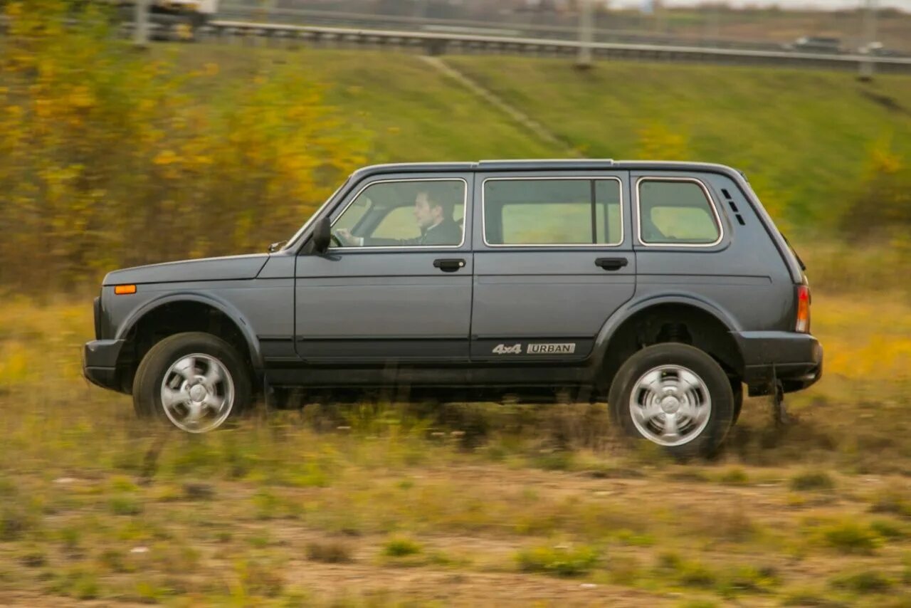 Нива 5 дверка фото Картинки автомобиля Нива (22 фото) Автомобиль, Забавные фото, Картинки