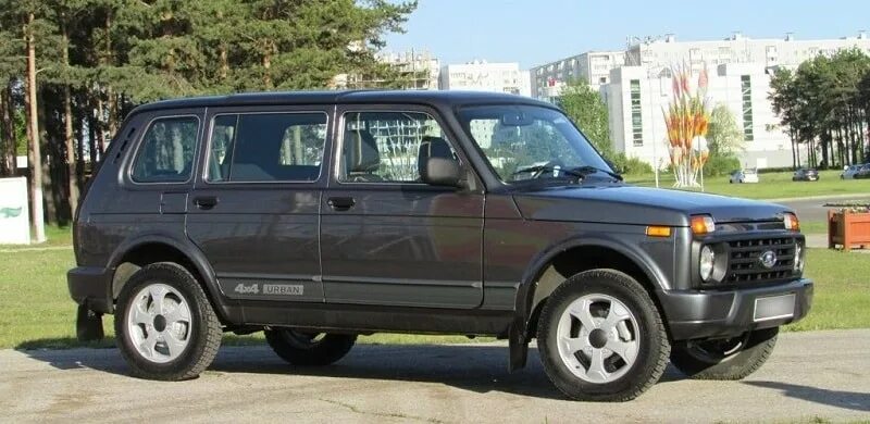 Нива 5 дверка фото Обзор Lada 4x4 Urban: плюсы и минусы автомобиля