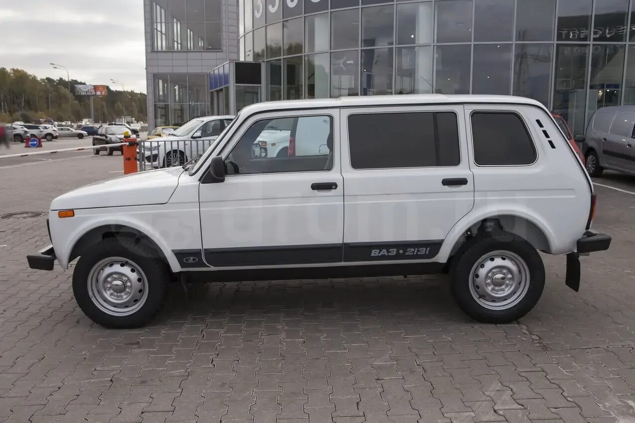 Нива 5 дверка фото Лада 4x4 2131 Нива 1.7 MT Стандарт (12.2014 - 12.2015) - технические характерист