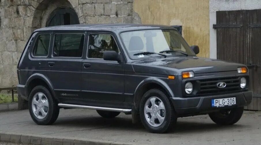Нива 5 дверная фото Lada Aura будут выпускать не только для чиновников