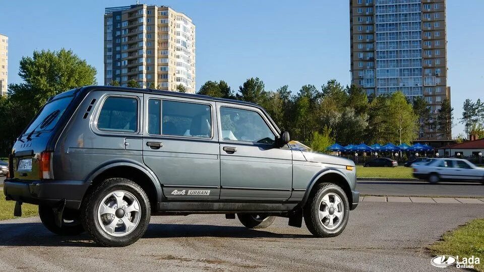 Нива 5 дверная фото Фото обзор 5-ти дверной Lada 4x4 Урбан (ВАЗ 2131)