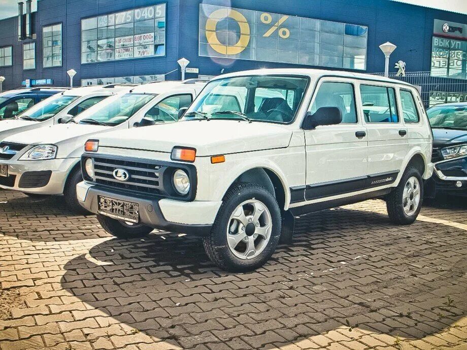 Нива 7 местная фото Купить новый Lada (ВАЗ) 2131 (4x4) I Urban 1.7 MT (83 л.с.) 4WD бензин механика 