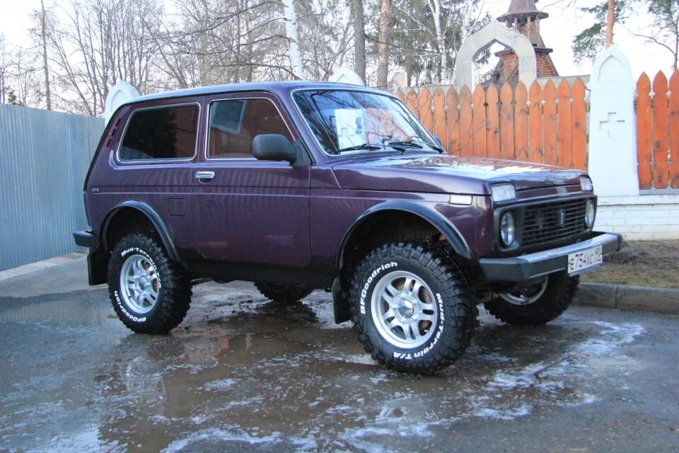Нива арки тюнинг Тапки на месте+резка арок+расширители+лифт 5см. - Lada 4x4 3D, 1,7 л, 2003 года 
